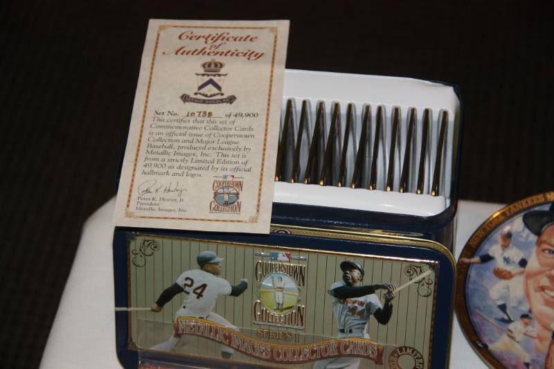 lot 32 image: MLB Baseball Collectibles Resale Lot
