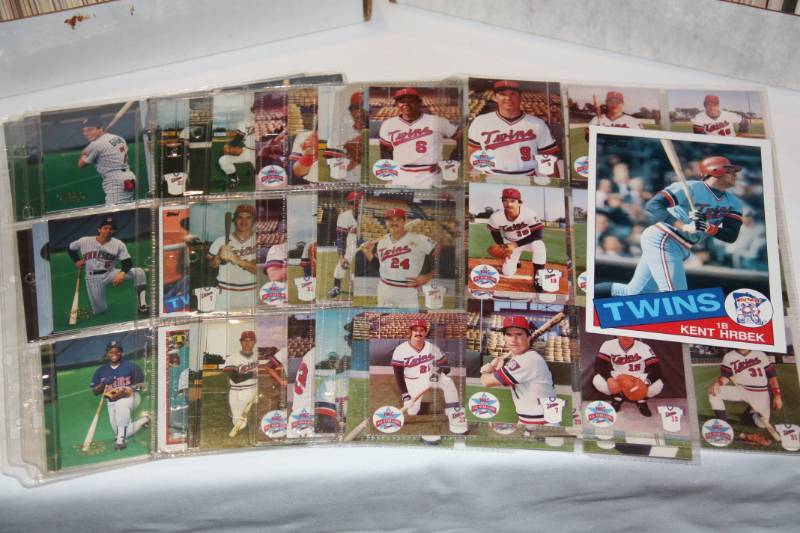 lot 35 image: Minnesota Twins Baseball Card Lot  1000 Cards