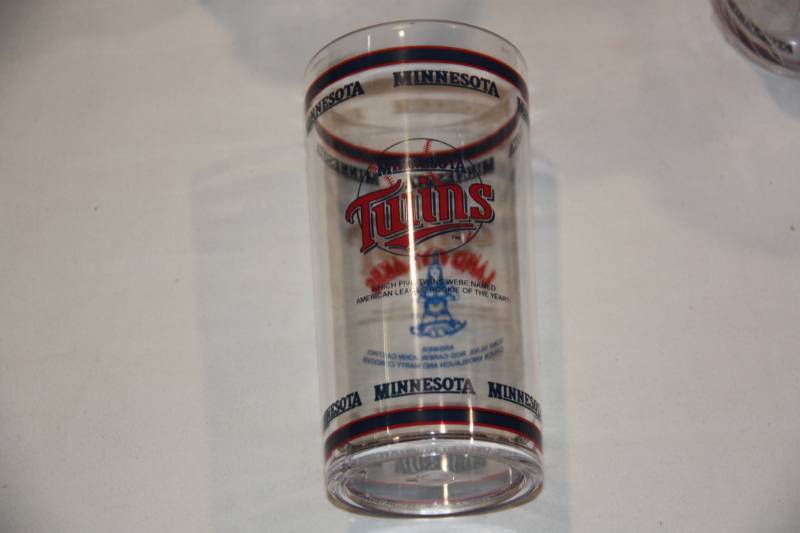 lot 42 image: Minnesota Twins Glass Set SGA Lot  2 Sets4 Glasses
