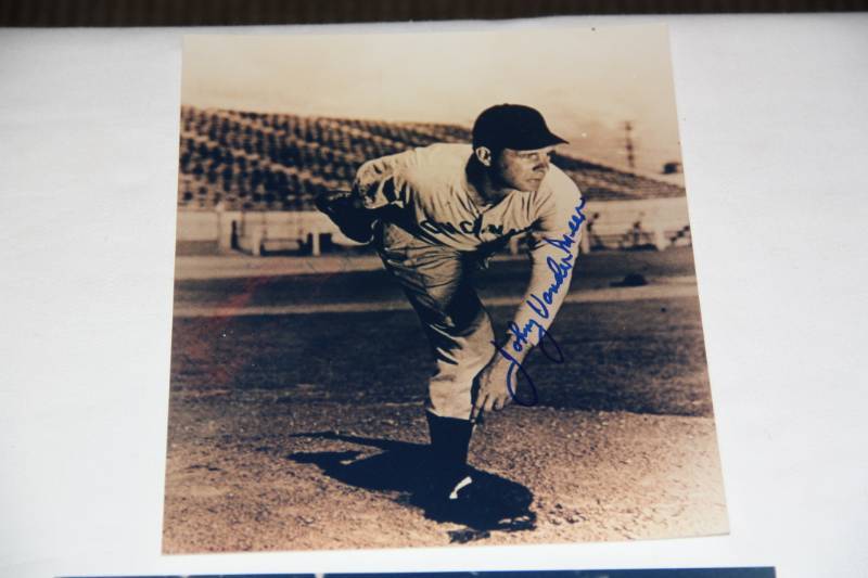 lot 44 image: Johnny Vander Meer 8x10 Auto Photo Lot  2 Photos