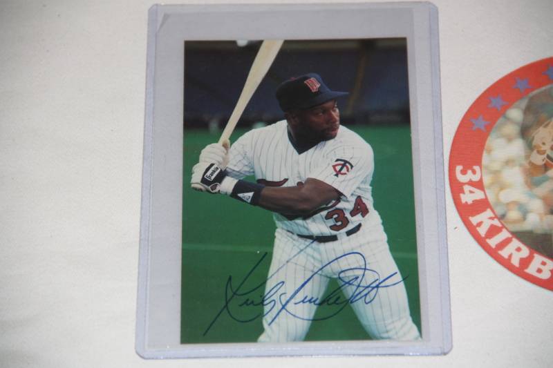 lot 50 image: Kirby Puckett Baseball Card Lot  3 Cards