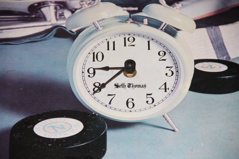 lot 56 image: Vintage Minnesota North Stars Framed Clock