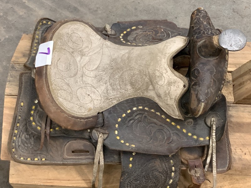 lot 7 image: Vintage Leather Horse Saddle