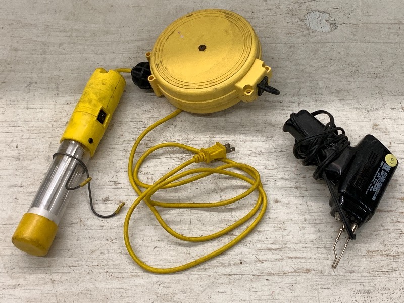 lot 16 image: Work Light & Soldering Gun