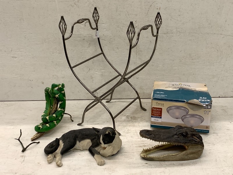 lot 17 image: Lot Of Assorted Household