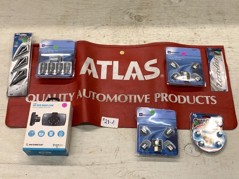 lot 21-A image: Wheel Locks, Auto Accents, Etc