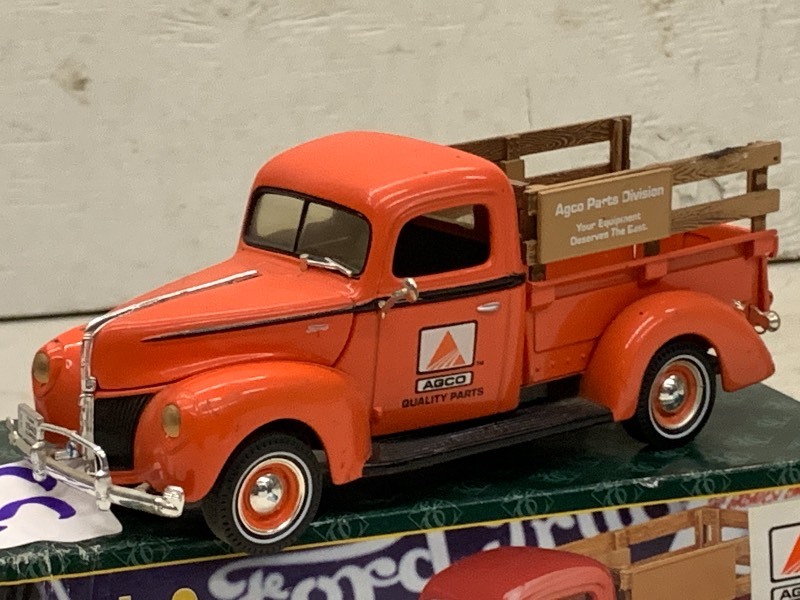 lot 33 image: 1940 Ford Pickup Truck, ARGO #2692C...