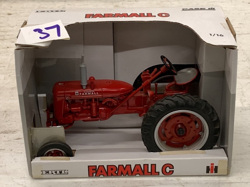 lot 37 image: Farmall C Tractor (1998) With Original Box