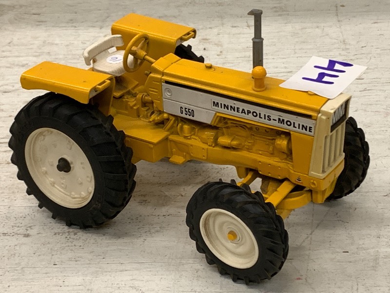 lot 44 image: Minneapolis Moline G550M Tractor...