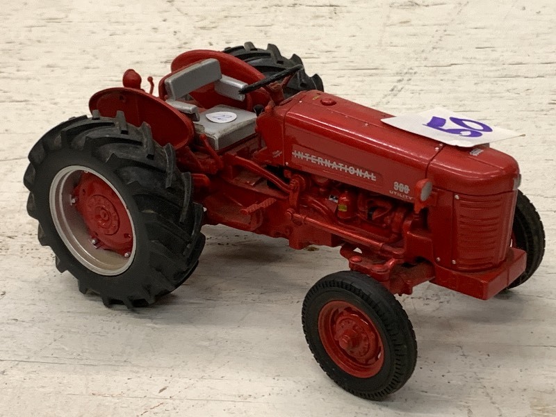 lot 50 image: International 300 Utility Tractor ...