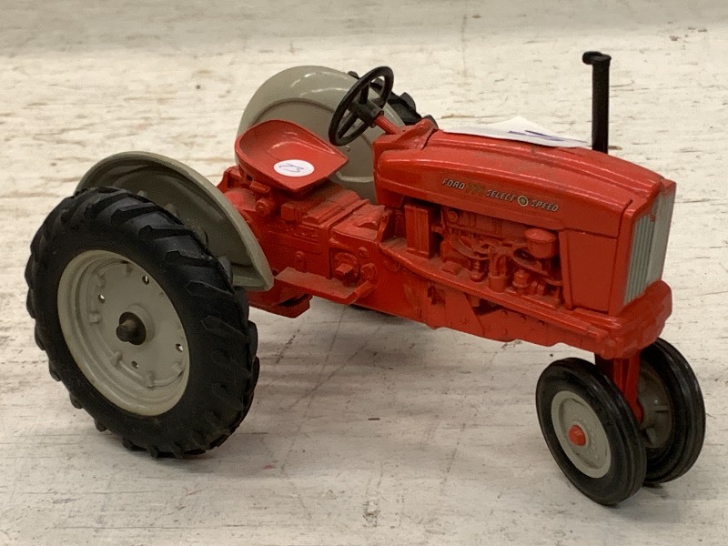 lot 51 image: Ford 771 Select Speed Tractor ...
