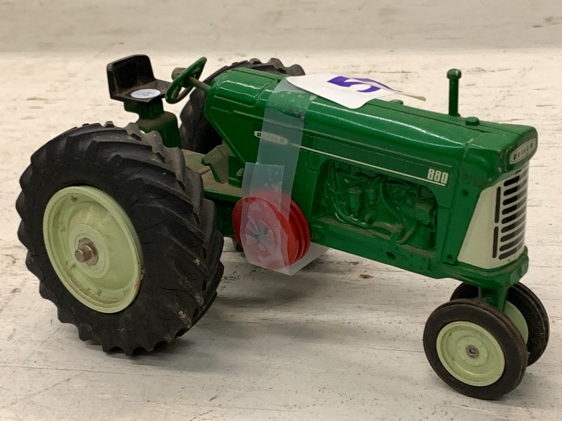 lot 57 image: Oliver 880 Louisville Frm Show Spec...