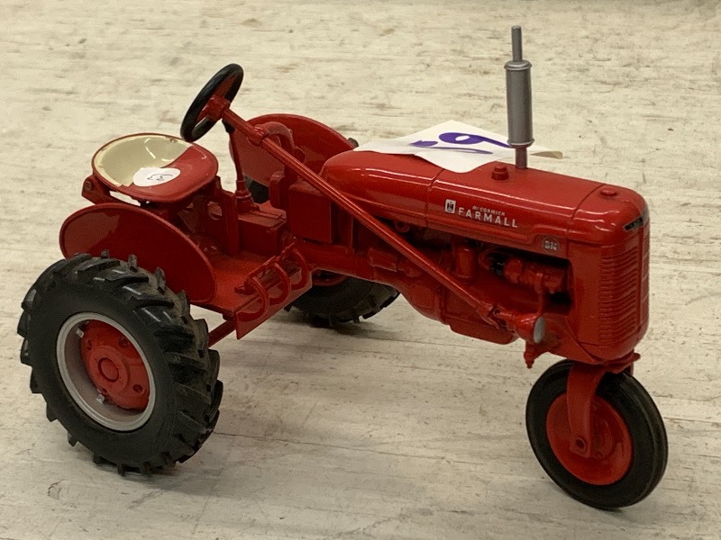 lot 59 image: Farmall BN Tractor ...