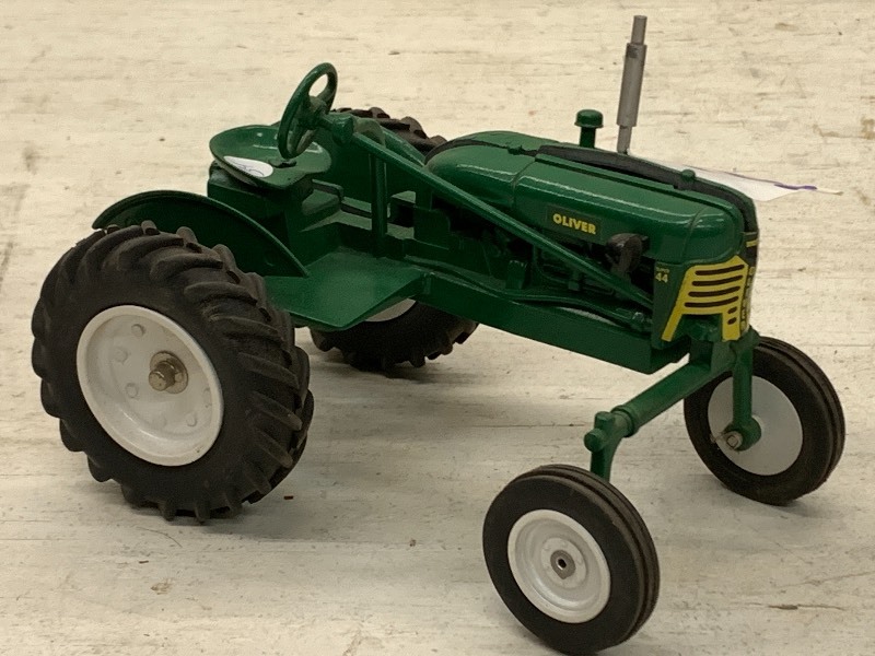 lot 60 image: Oliver 44 Super Tractor ...
