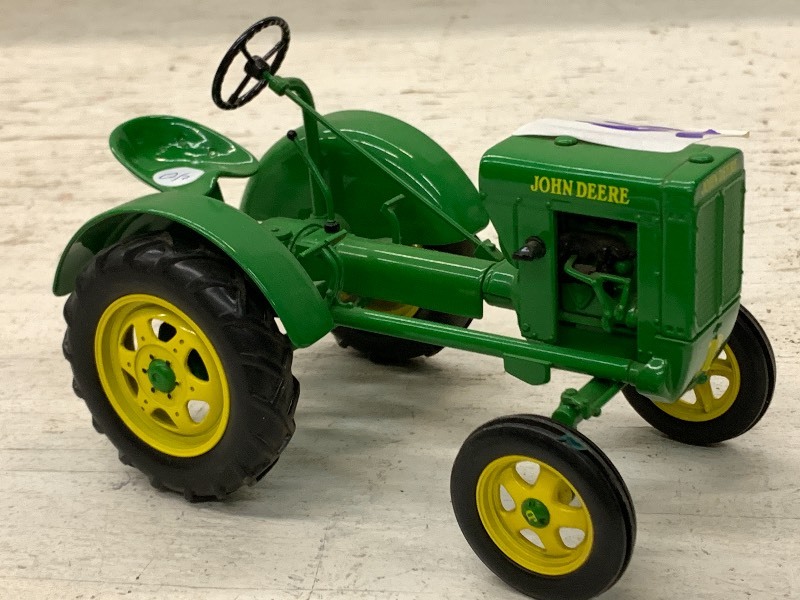 lot 66 image: John Deere D Tractor ...