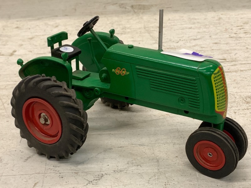 lot 75 image: Oliver Row Crop 60 Tractor ...