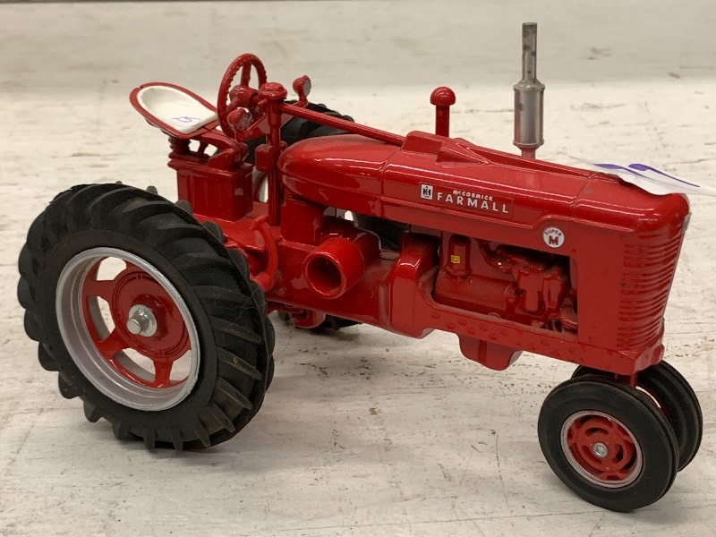 lot 77 image: Farmall Super-M Tractor ...