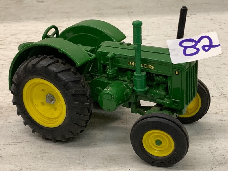 lot 82 image: John Deere D Tractor ...