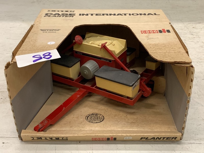 lot 85 image: Case IH Planter #609 (1987) With Or...