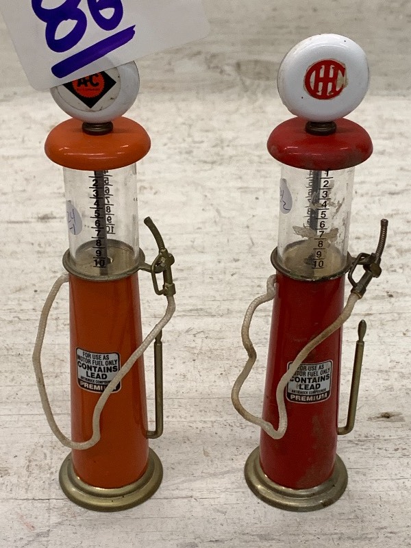 lot 86 image: Allis Chalmers Gas Pump & Case IH G...