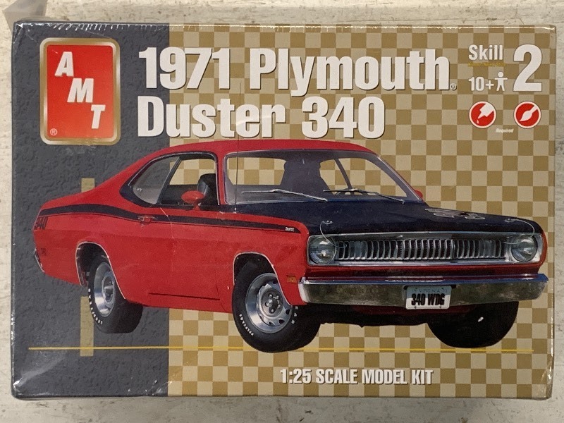 lot 120 image: Unopened AMT Ertl 1971 Plymouth Dus...