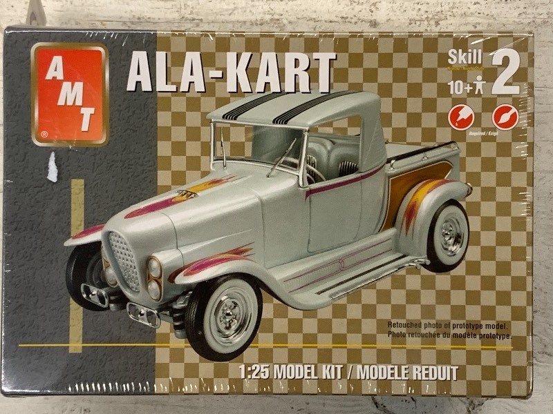 lot 122 image: Unopened AMT Ertl Ala-Kart 125-Sca...