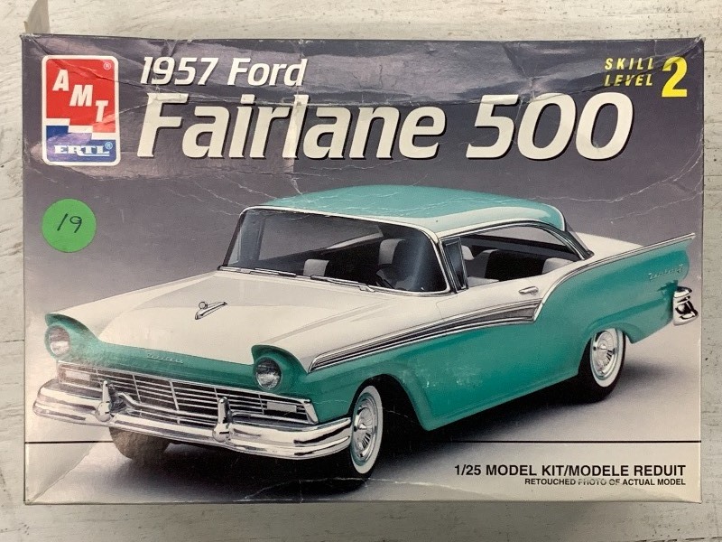 lot 140 image: AMT Ertl 1957 Ford Fairlane 500 Mod...