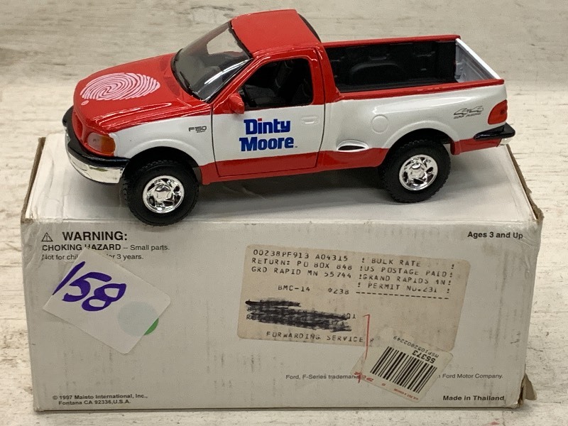 lot 158 image: Maisto 132-Scale 1997 Ford F-Serie...