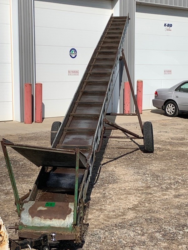 lot 1-B image: Towable Bale Elevator