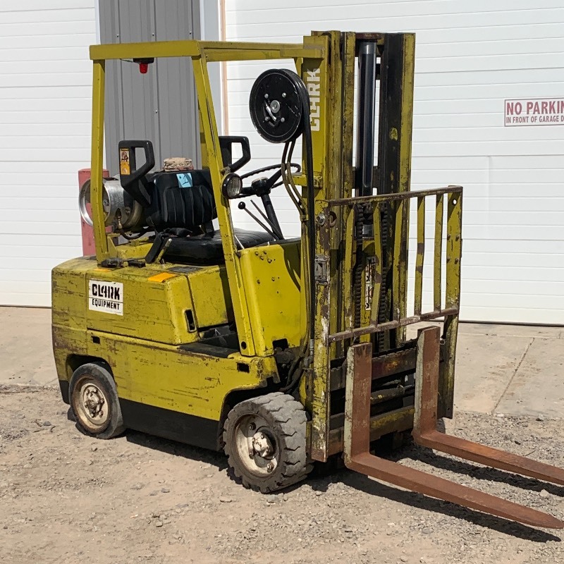 lot 1 image: Clarke Forklift