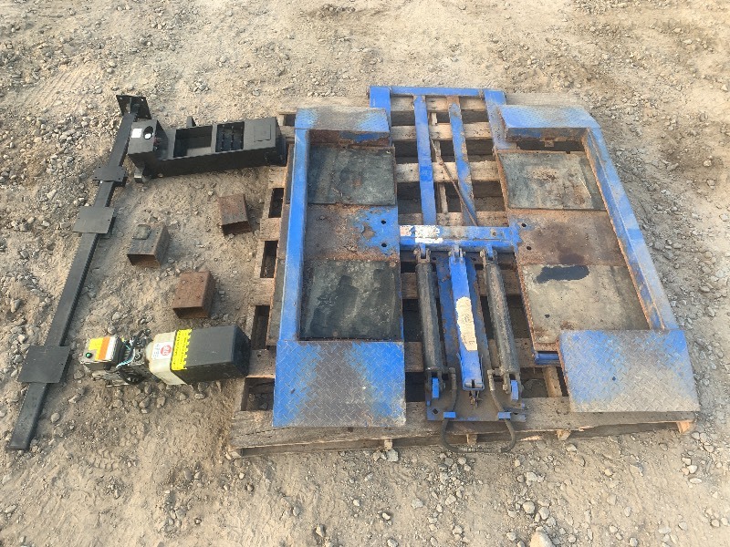 lot 3 image: Rotary-Lift Vehicle Hoist
