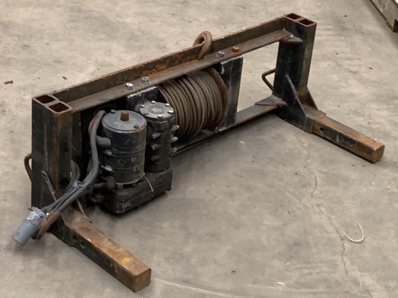 lot 23 image: Heavy Duty 12Volt Winch System