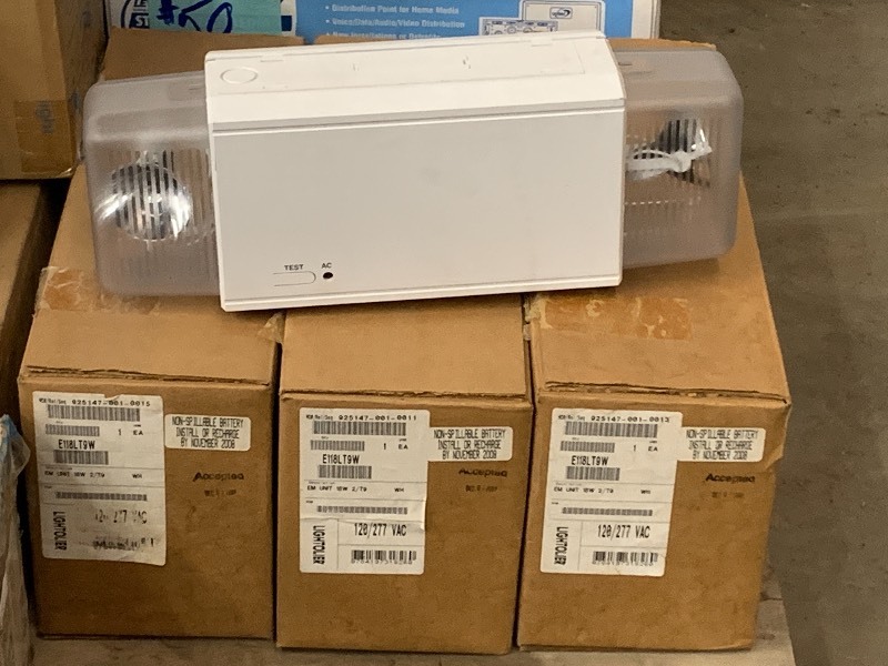 lot 39 image: Large Lot Of Assorted Electrical Supplies