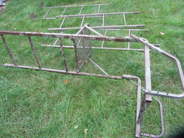 lot 1 image: Platform Deer Stand, Ladder