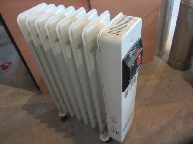lot 10 image: Delonghi Heater