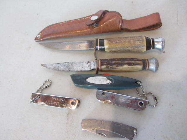 lot 24 image: Knives
