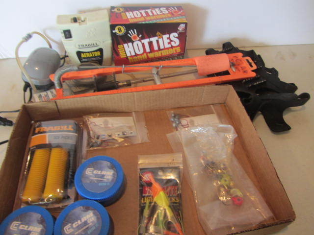 lot 26 image: Ice Fishing Gear