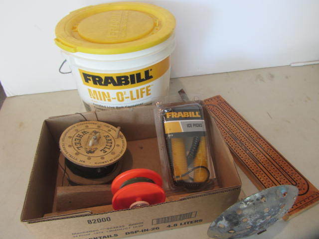 lot 40 image: Ice Fishing Gear