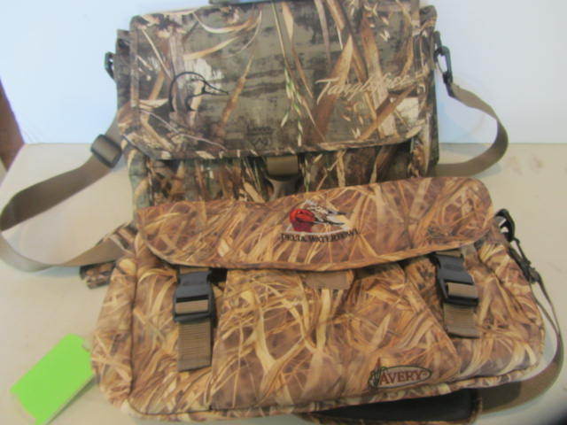lot 47 image: Camo Bags