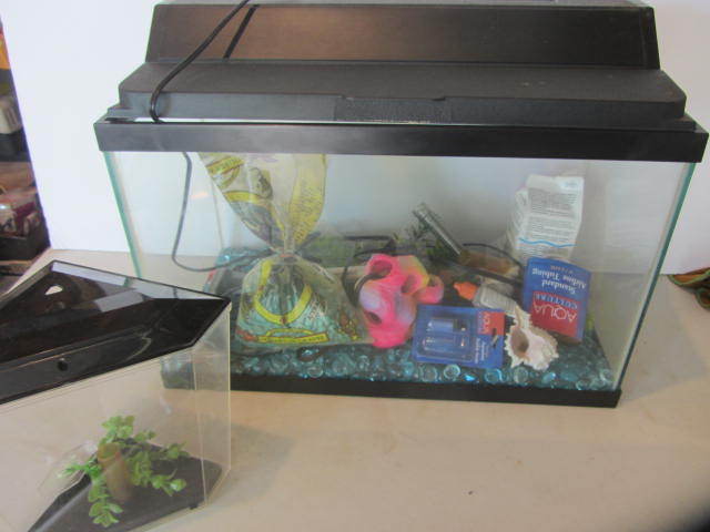 lot 73 image: Aquarium & Accessories