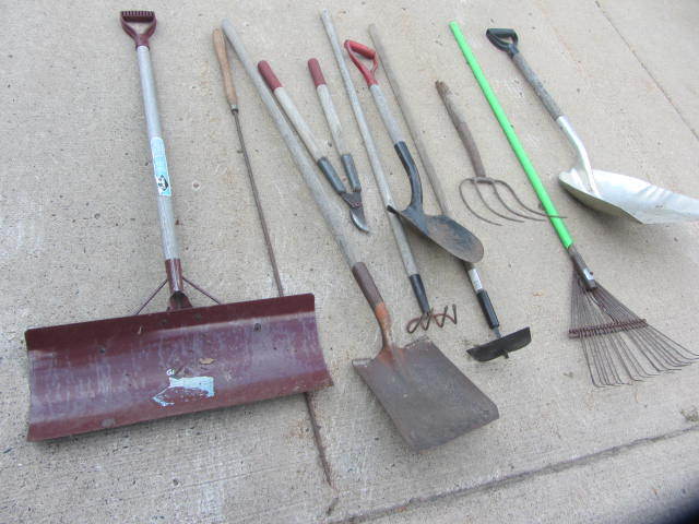lot 80 image: Hand Yard Tools