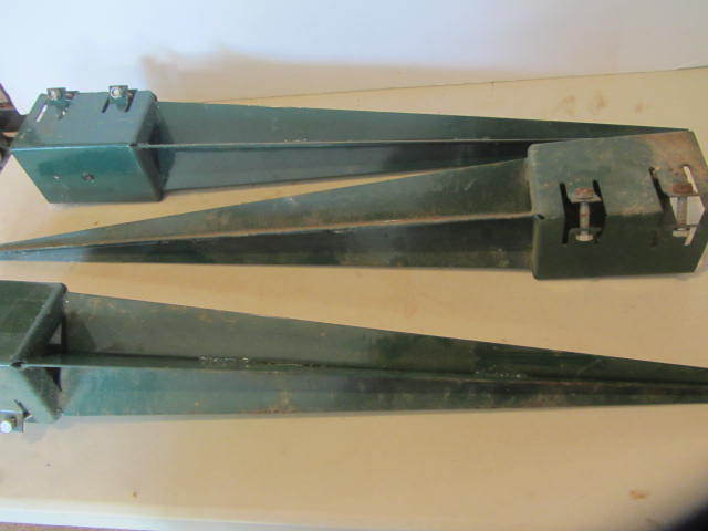 lot 95 image: Support Stands