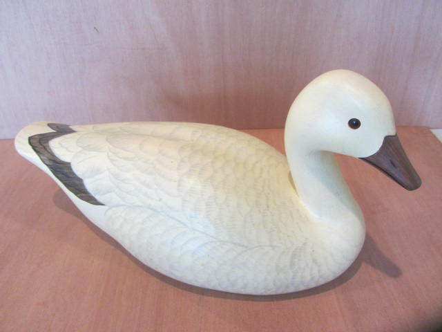 lot 105 image: Snow Goose Decoy