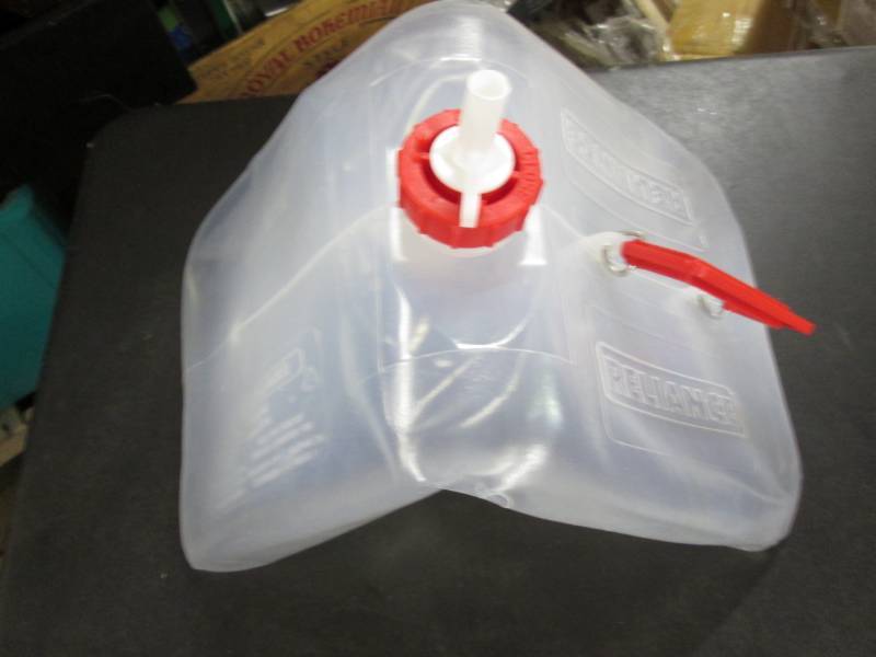 lot 174 image: 10 Reliance 5 Gallon Collapsible Wa...