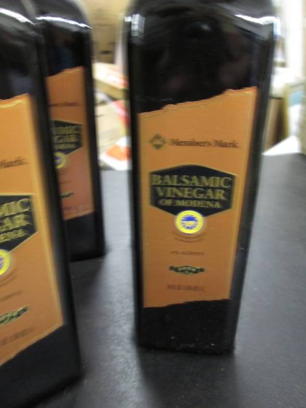 lot 232 image: 5- 34 oz Bottles Members Mark Balsa...