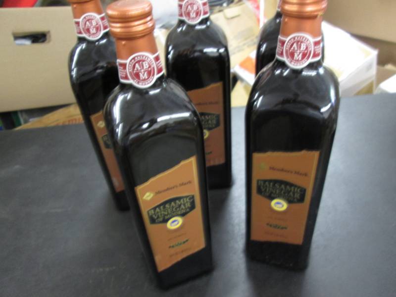 lot 233 image: 5- 34 oz Bottles Members Mark Balsa...