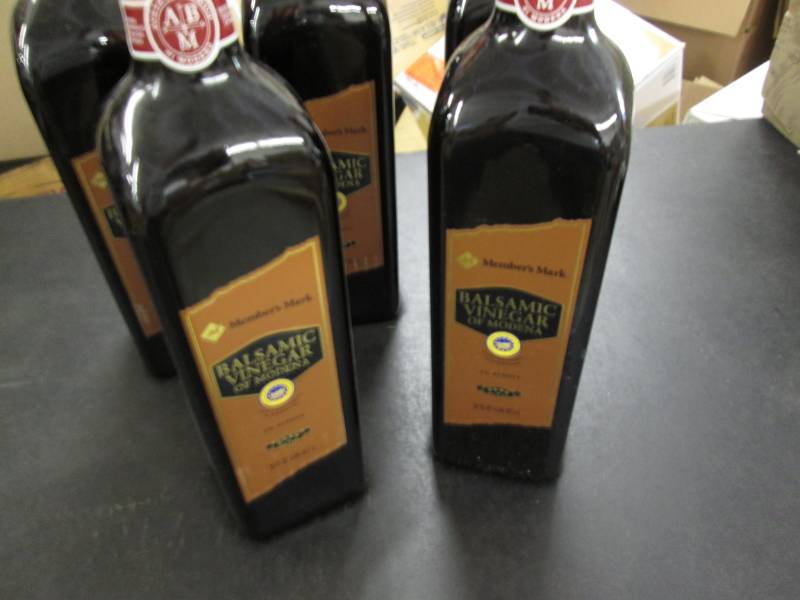 lot 235 image: 5- 34 oz Bottles Members Mark Balsa...