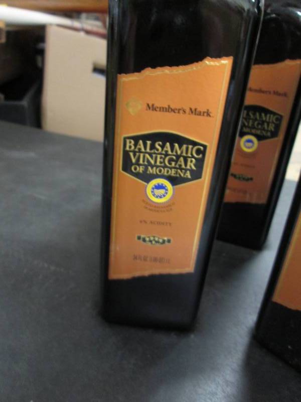 lot 236 image: 5- 34 oz Bottles Members Mark Balsa...