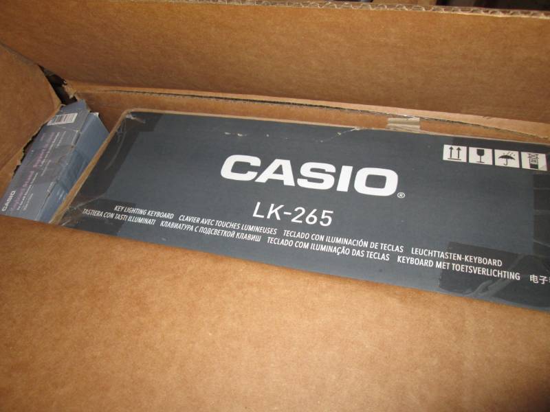 lot 4 image: Lighted Keyboard Kit by Casio open ...