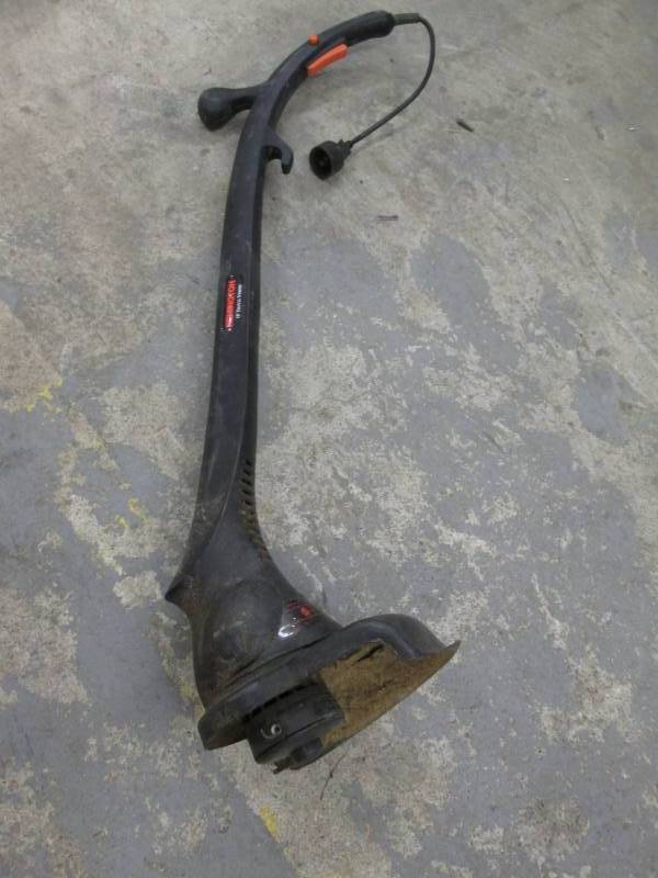 lot 275 image: Remington 10 inch Electric Trimmer...